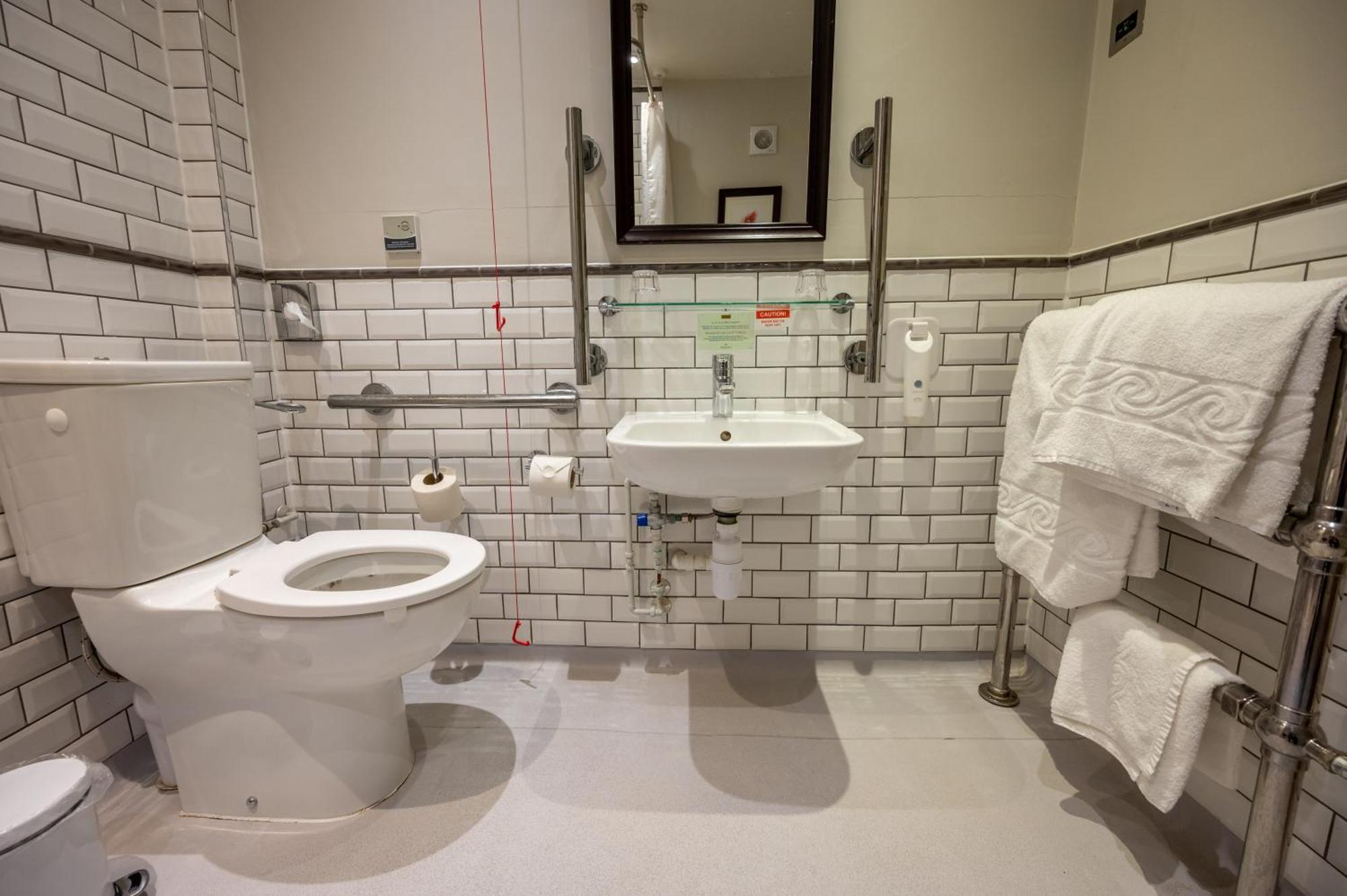 Cross Hands Hotel By Greene King Inns Old Sodbury Bagian luar foto