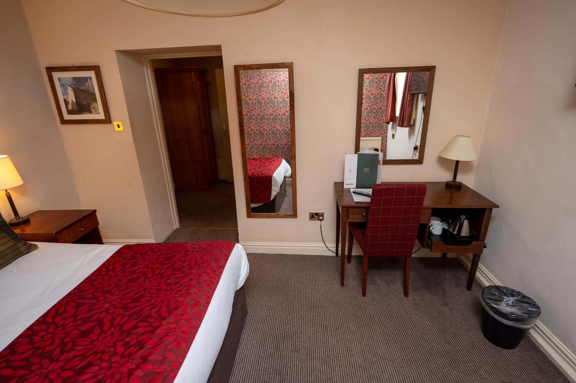 Cross Hands Hotel By Greene King Inns Old Sodbury Bagian luar foto
